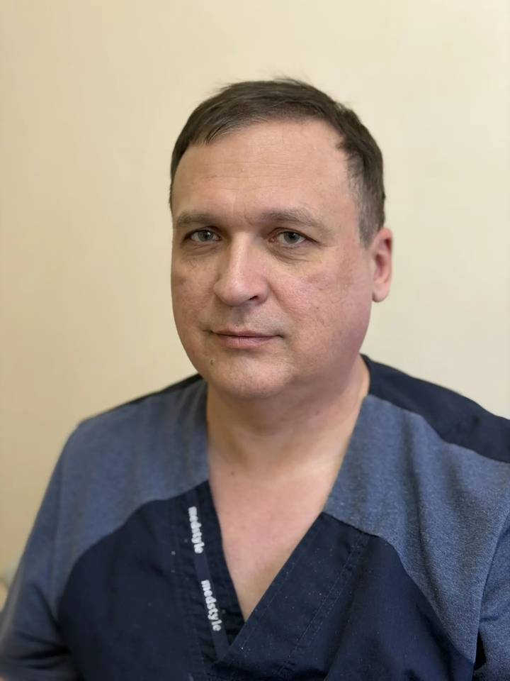 Ермолаев Эдгар Витальевич — главный врач клиники Улыбка